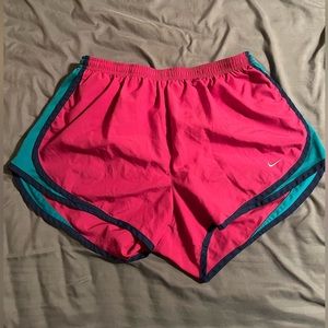 𝅺NIKE DriFit Running Shorts L